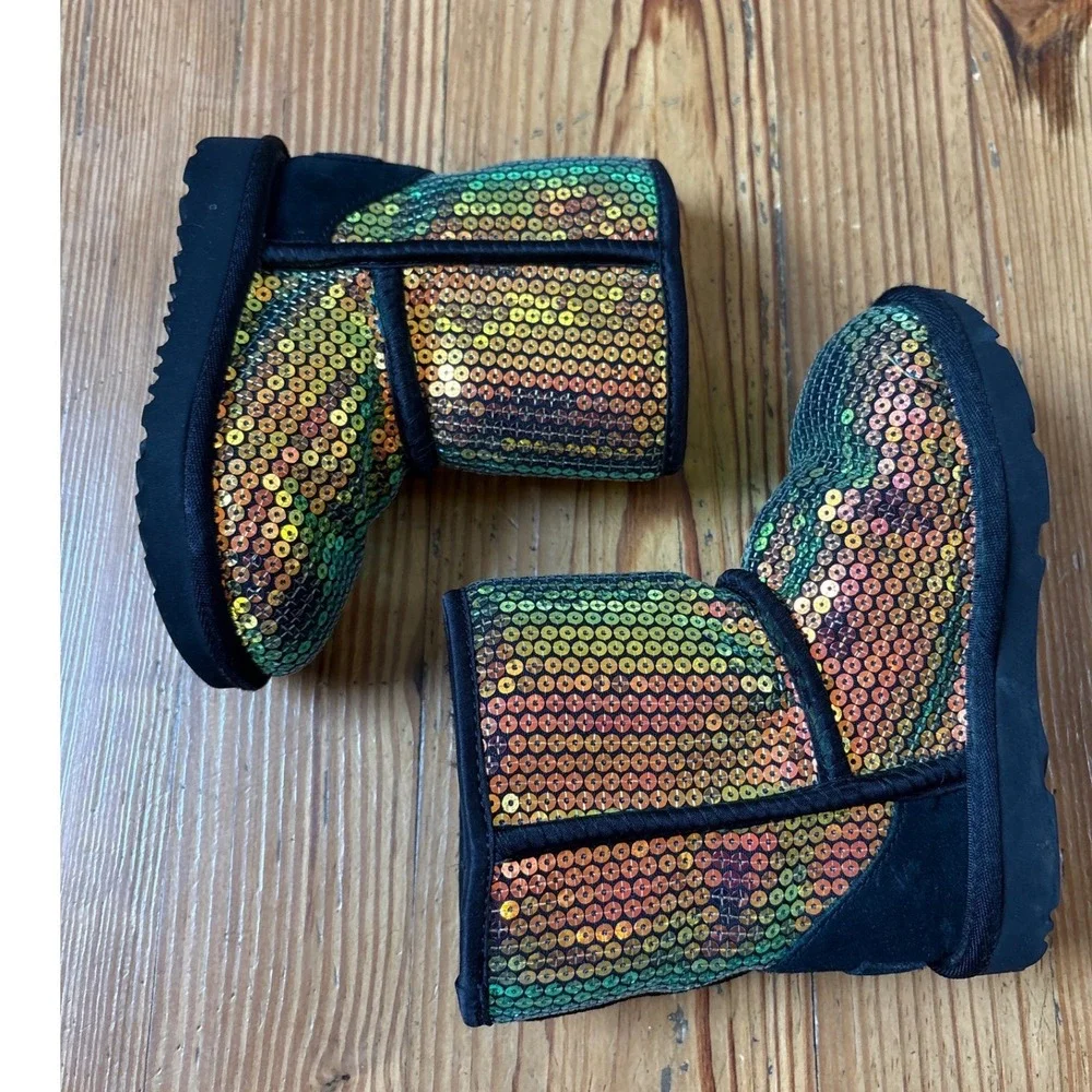 UGG Classic Short Boots Kids Iridescent Rainbow Sequin Sparkle‎ SIZE 8